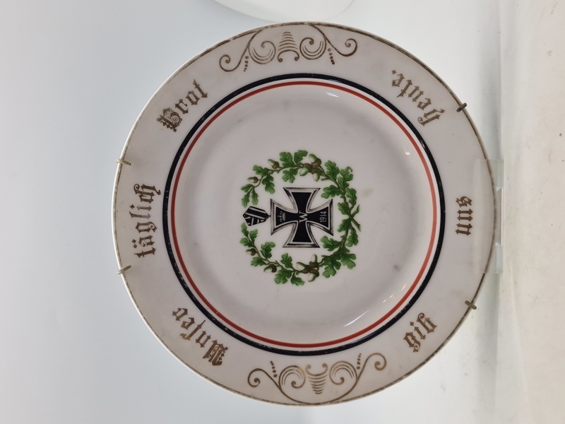 Original tysk ww1 tallerken med inskriptionen Unser täglich Brot gib uns heute." (Vores daglige brød giv os i dag.)