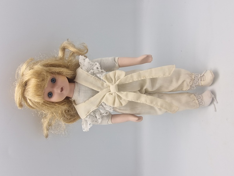 Porcelæns dukke