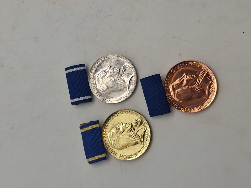 Pestalozzi-medaljen for tro tjeneste fra DDR. 1-2-3