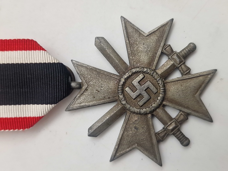 Originalt Kriegsverdienstkreuz) af 2. klasse med sværd