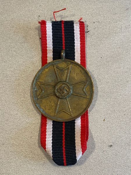 Original tysk KVK medalje - båndet er Postwar 