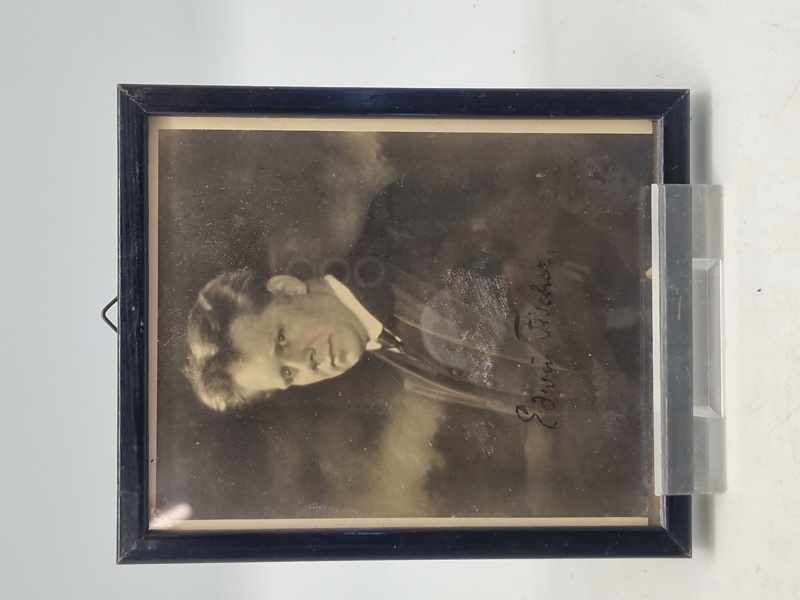 Original Edwin Fischer autograf, en kendt schweizisk klassisk pianist og dirigent. Han blev født den 6. oktober 1886 og døde den 24. januar 1960