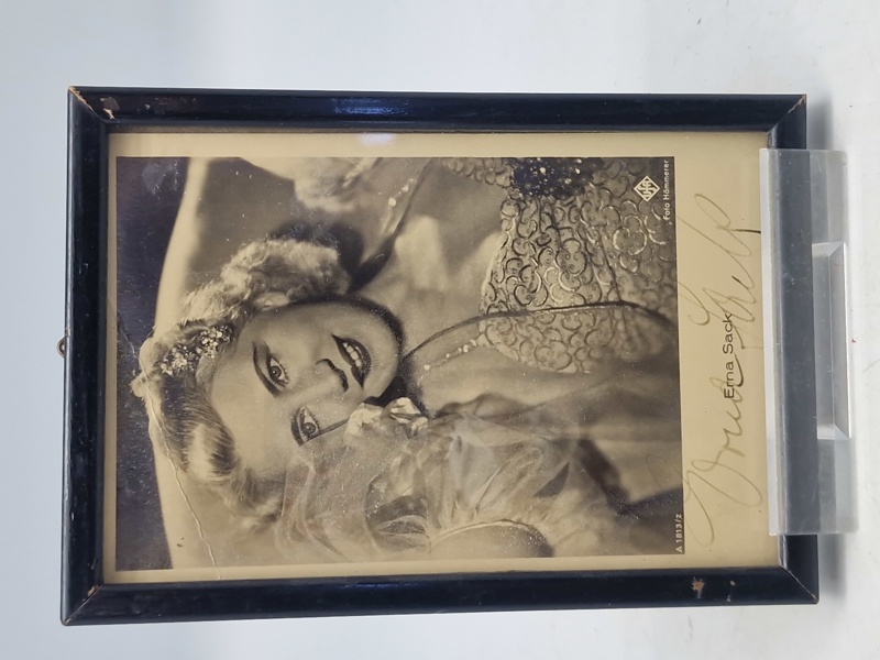Original autograf af den tyske lyriske koloratursopran Erna Sack, også kendt som "den tyske nattergal" for sin usædvanligt høje vokalrækkevidde. 