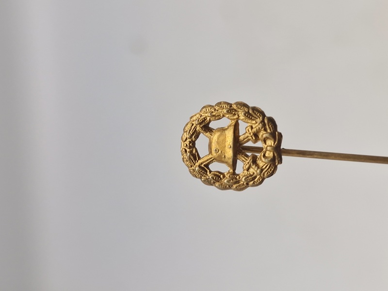 Original Miniatur zum Verwundetenabzeichen Gold 1. Weltkrieg durchbrochen