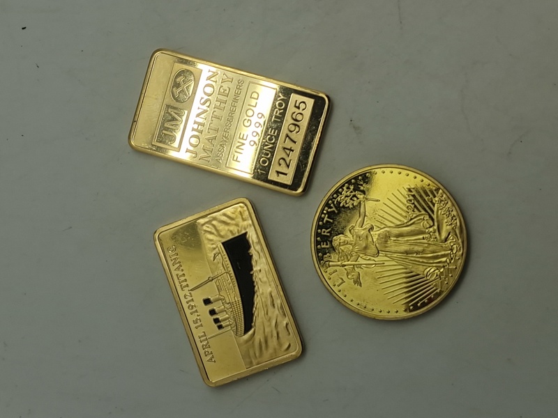 1 stk forgyldt medalje samt 2 stk forgyldte messing barre ( ægte forgyldning?)
