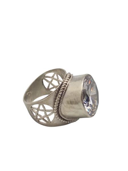 Ring i sterling sølv med stor klar sten 9,60 gram