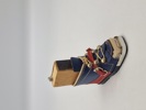 miniature af en skistøvle, der fungerer som en holder til en æske tændstikker og en lille ishakke.