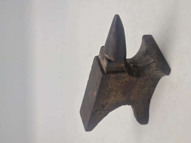 Veludført miniature ambolt 