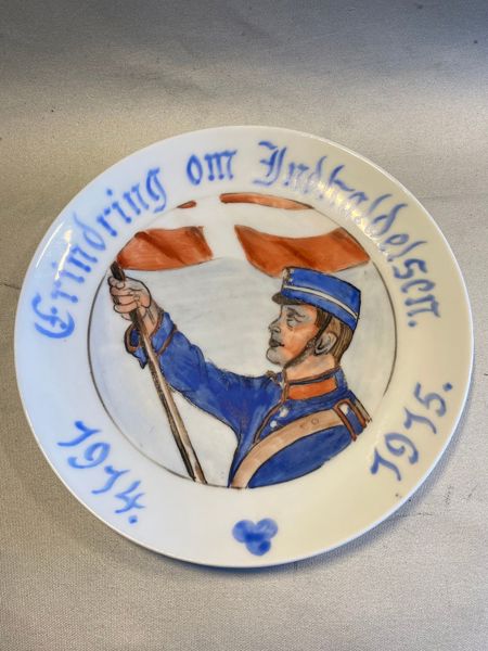 Sjælden platte med teksten “Erindring om indkaldelser 1914-1915” 