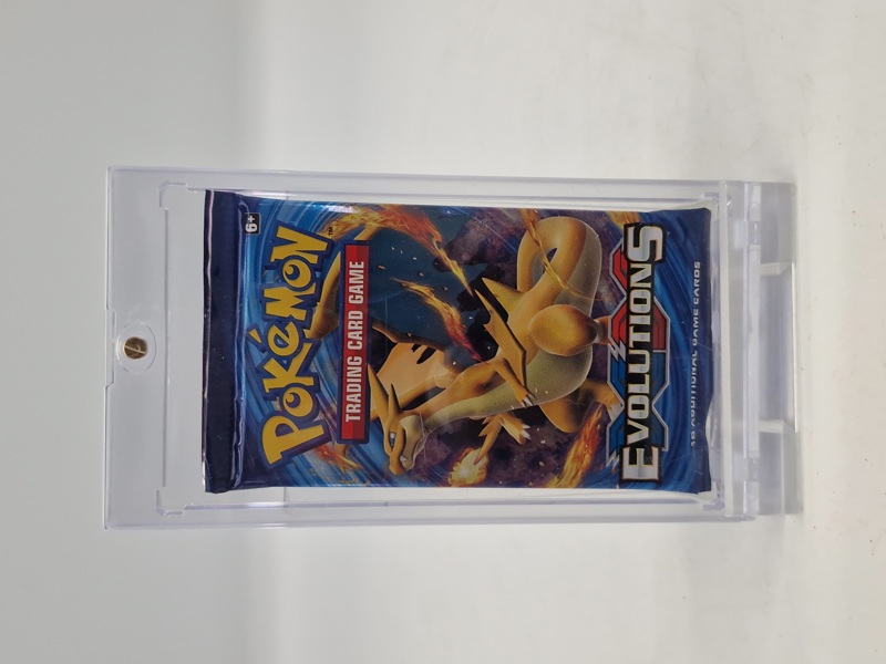 Original boosterpakke fra Pokémon TCG: XY Evolutions-sættet, som indeholder 10 ekstra spilkort. 
