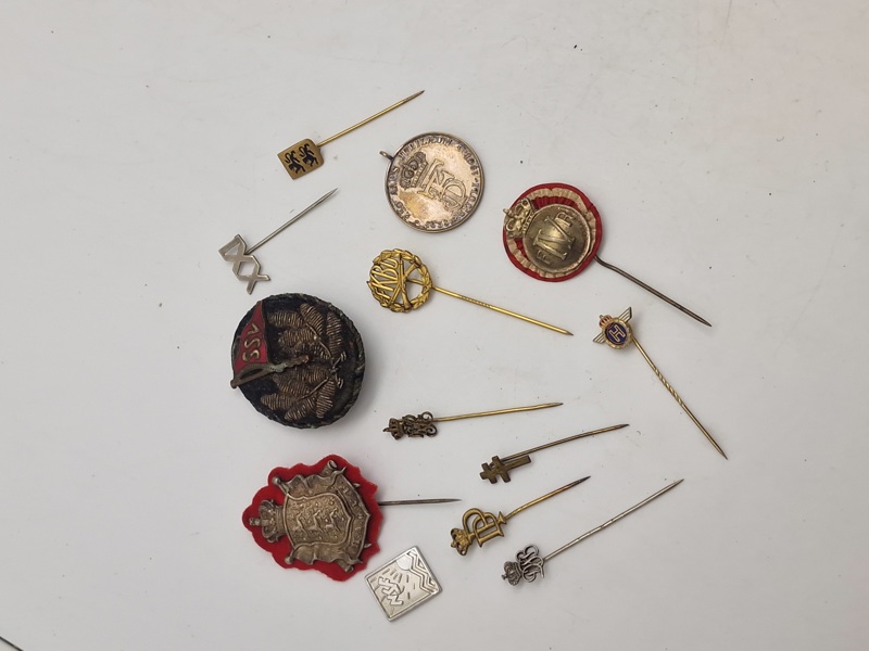 Samling militære pins mm.