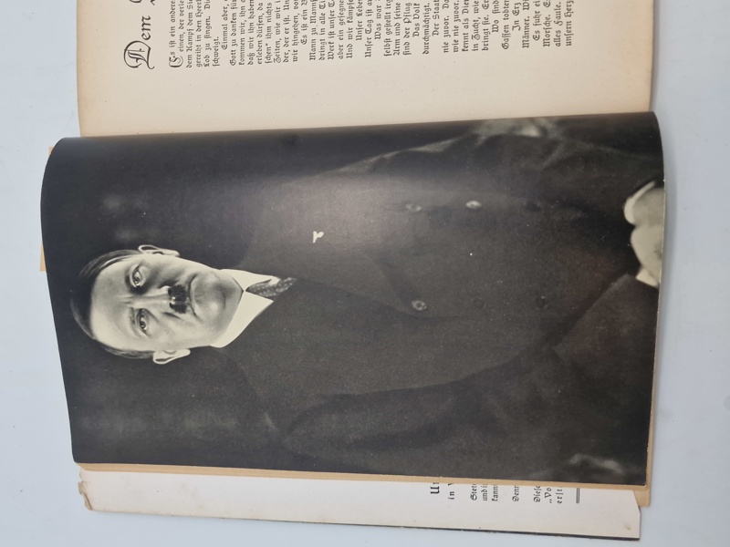 Originalt eks af Volk und Welt" (Folk og Verden) og undertitlen "Die Großzeitschrift der Anspruchsvollen" (Det store magasin for de krævende)