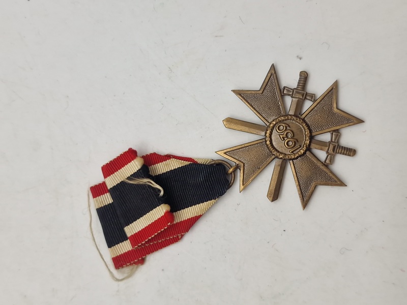 Originalt KRIEGSVERDIENSTKREUZ II KLASSE MIT SCHWERTEN 1939 – WAR MERIT CROSS II CLASS WITH SWORDS 1939 GERMANY WWII