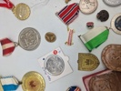 Lot diverse pins og medaljer 