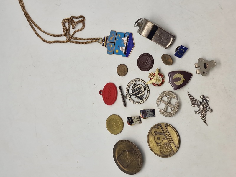 Lot diverse pins og nåle 