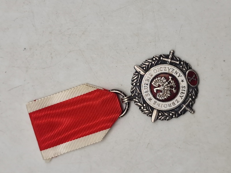 Original polsk Medalje for de væbnede styrker i fædrelandets tjeneste (Medal of the Armed Forces in the Service of the Fatherland). 