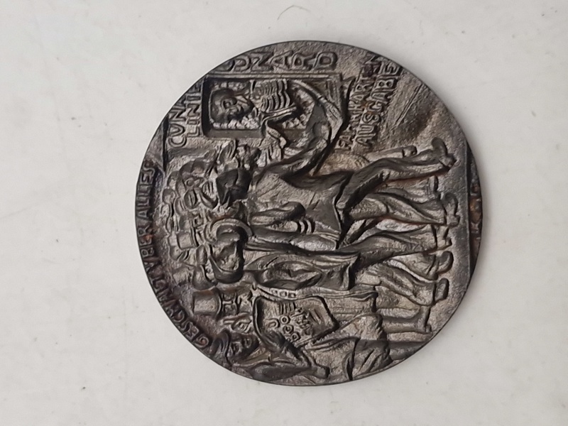 Original Lusitania-medaljon, som er en mindemedalje, der oprindeligt blev fremstillet i Tyskland i forbindelse med sænkningen af passagerskibet RMS Lusitania under Første Verdenskrig. 
