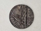 Original Lusitania-medaljon, som er en mindemedalje, der oprindeligt blev fremstillet i Tyskland i forbindelse med sænkningen af passagerskibet RMS Lusitania under Første Verdenskrig. 