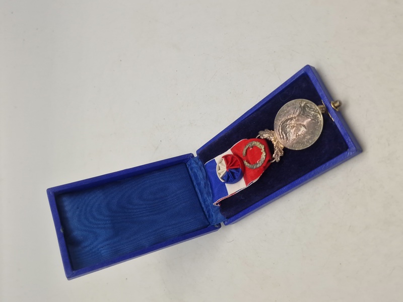 Original Médaille d'Honneur du Travail" (Arbejdets Æresmedalje) 