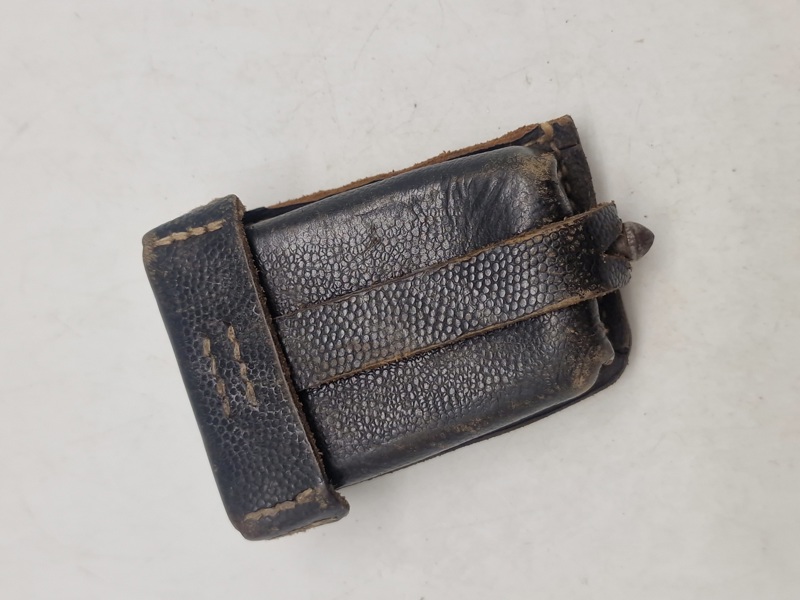 Original tysk K98 patrontaske, skåret og anvendt af modstandsbevægelsen 