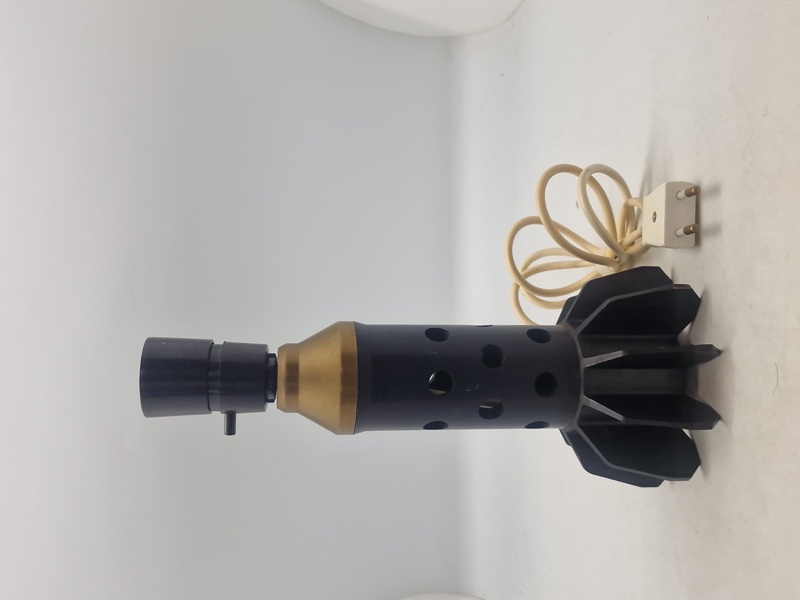 Lampe lavet af halen fra mortergranat 