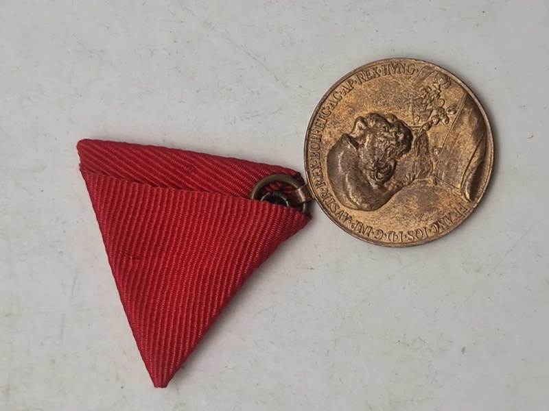 Original jubilæumsmedalje fra 1898, også kendt som "Signum Memoriae". 
