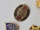 Samling diverse veteran pins og træf pins 