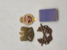 Lot diverse badges og split til granat 