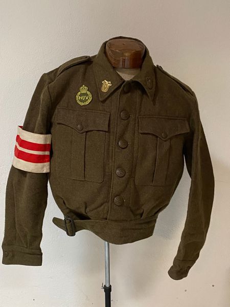 Originalt M/1944 battledress med hjv armbind 