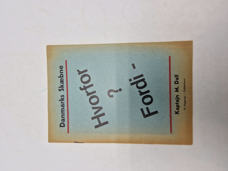 Originalt eks af bogen "Danmarks Skæbne - Hvorfor ? Fordi -" af Kaptajn M. Dall, udgivet af H. Hagerup i København.