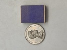 medalje med inskriptionen "FOR DEM DER FALDT OG DEN DER BLEV TILBAGE 1864-1914". medaljen er et mindesmærke for begivenhederne i perioden 1864-1914