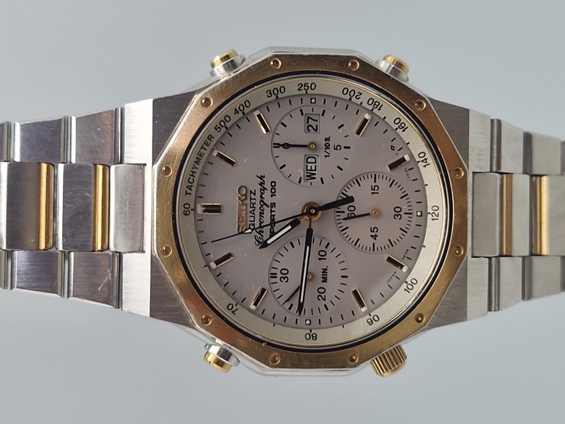 Originalt Seiko Chronograph Sports 100. Ref. 7a38-7020 i sjælden god stand. Et ur som dette ligger på mellem 800-1000 Euro