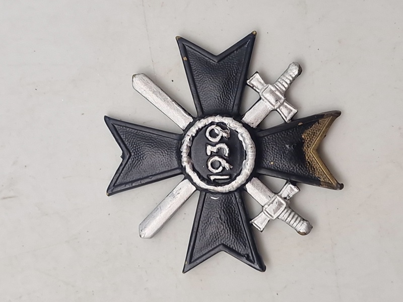 Originalt KVK med fjernet hagekors