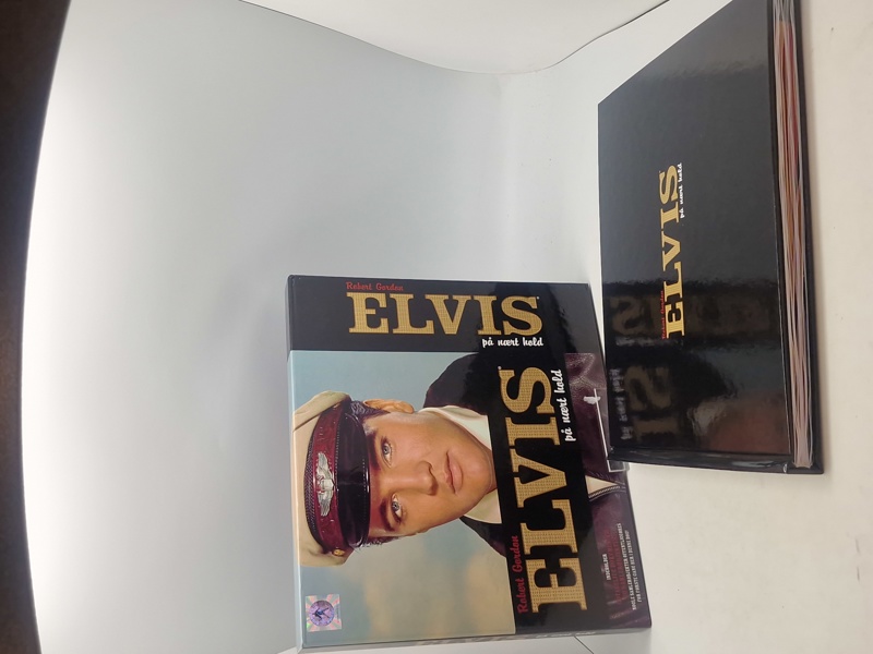 Stort Elvis Presley opslagsværk 