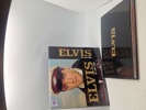Stort Elvis Presley opslagsværk 