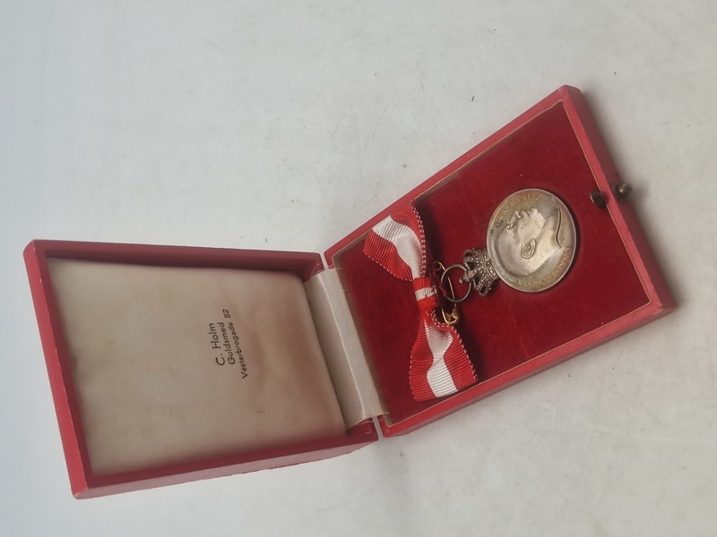 Sjælden original Kong Christian X's Frihedsmedaille, også kendt som "Pro Dania"-medaljen, som blev indstiftet den 5. maj 1946