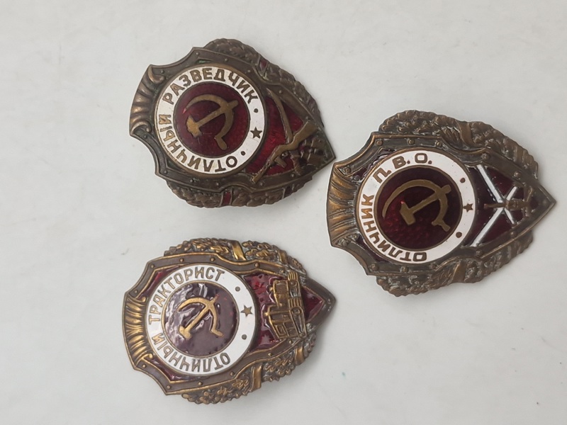 Diverse russiske badges