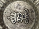 Messing askebæger med monogram af Kong Frederik IX