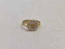 Marguerit ring i forgyldt 925 sterling sølv og emalje, stemplet BH af Bernhard Hertz.