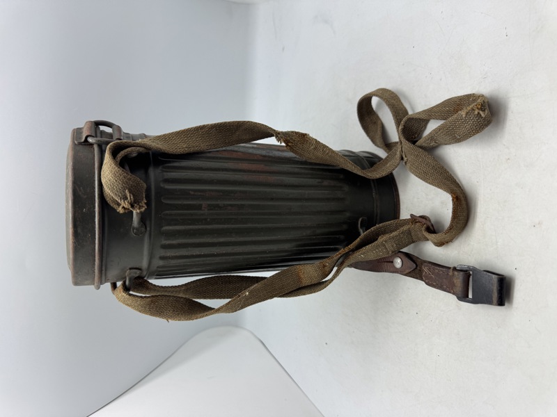 Original Komplet Tysk gasmaske, masken med grøn maling 