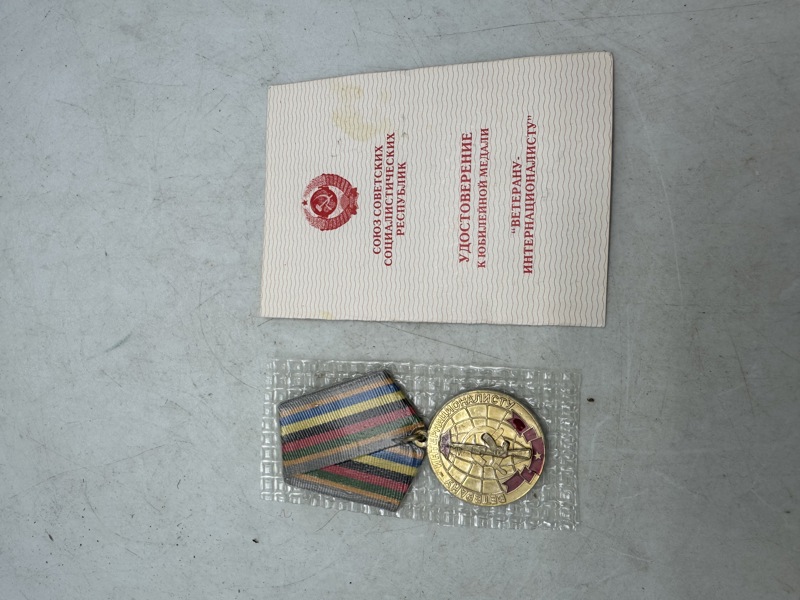 Original USSR Soviet Union / Russian Medal for the Warrior-Internationalist med tildelingsbevis 