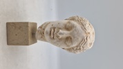 buste af Hygieia, den græske gudinde for sundhed, renlighed og hygiejne med sokkel af marmor 