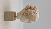 buste af Hygieia, den græske gudinde for sundhed, renlighed og hygiejne med sokkel af marmor 