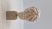 buste af Hygieia, den græske gudinde for sundhed, renlighed og hygiejne med sokkel af marmor 