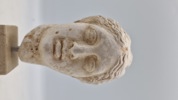buste af Hygieia, den græske gudinde for sundhed, renlighed og hygiejne med sokkel af marmor 