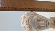buste af Hygieia, den græske gudinde for sundhed, renlighed og hygiejne med sokkel af marmor 
