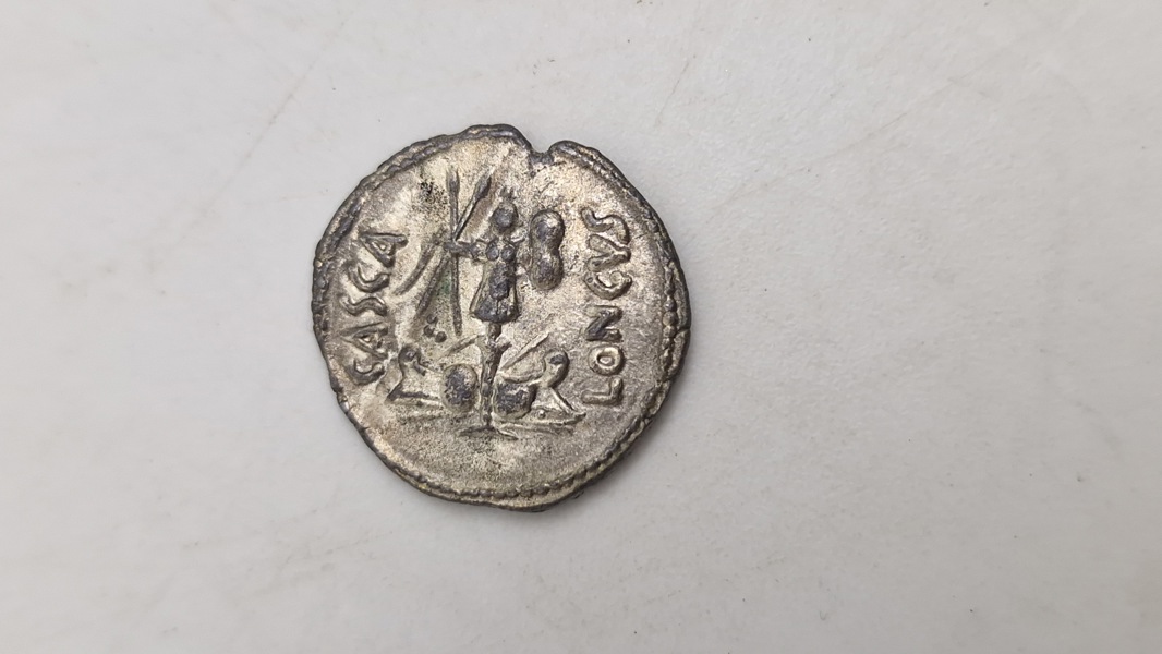 denar, præget under L. Mussidius Longus i 42 f.Kr - Reproduktion (Sølv)