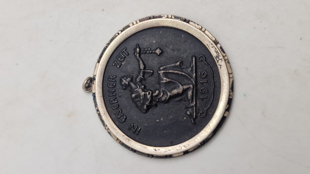 Original tysk medalje fra Første Verdenskrig, kendt som "In Eiserner Zeit 1916" (I Jerntiden 1916).