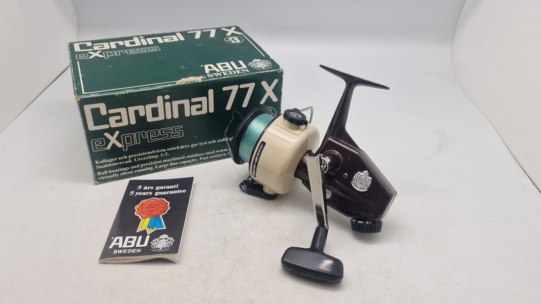 Abu Cardinal 77 X Express fiskestangshjul fra ABU Sweden i sin originale æske.