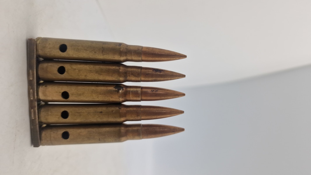 Original tysk laderamme med 8X57Js patroner - deaktiverede